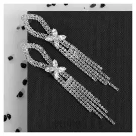 Серьги висячие со стразами "Грация" эллипс, цвет белый в серебре