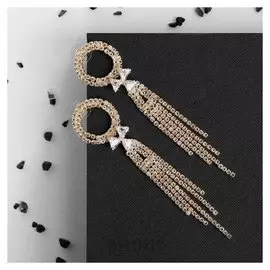 Серьги висячие со стразами "Грация" круг, цвет белый в золоте