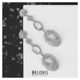 Серьги висячие со стразами "Сцепление" с овалом, цвет белый в серебре