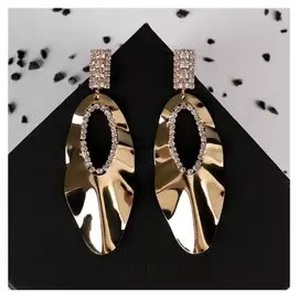 Серьги висячие со стразами "Венера", цвет белый в золоте