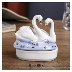 Шкатулка "Два лебедя в пруду" белый с золотом, стразы 8х8х6,2 см