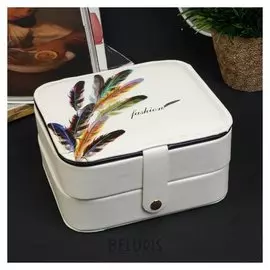 Шкатулка кожзам для украшений "Цветные перья" белая 7,8х15х13 см