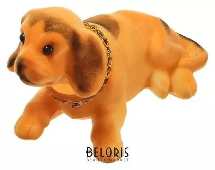 Собака на панель авто, качающая головой, большая, коричневый окрас