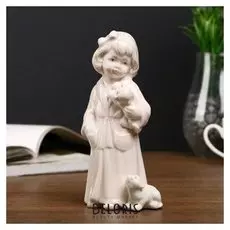 Сувенир "Даша кошатница в светлом халатике" 16,8х8х6 см