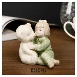 Сувенир "Девочка в зелёной пижамке с медведем" 8,5х9х6,5 см
