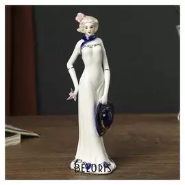 Сувенир "Девушка со шляпкой"