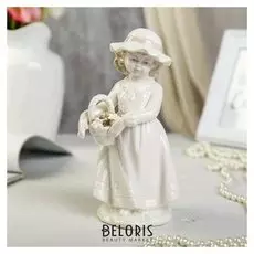 Сувенир фарфор "Девушка с корзинкой" 19x9 см