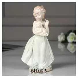 Сувенир керамика "Девочка с щенком в руках" 17х9,5х7 см