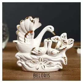 Сувенир керамика "Лебедь с птенцами в цветах" белый с золотом 13х14,2х4 см