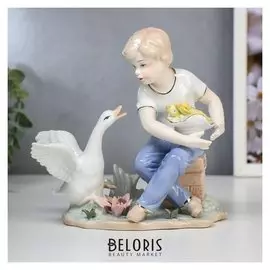 Сувенир керамика "Мальчик с цыплятами и гусём" 19х18х8,8 см