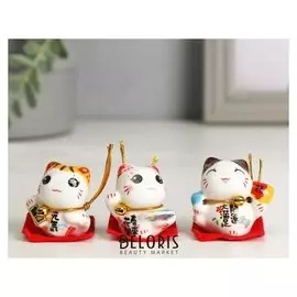 Сувенир керамика "Манэки-нэко малыш на коврике" 4х4,4х2,5 см