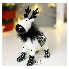 Сувенир керамика "Олешка в пуховом шарфе и сапожках" бело-чёрный с чёрным 15,7х6,8х13,5 см