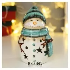 Сувенир керамика свет "Снеговик в зелёной вязаной шапке и шарфе" 13,5х8х8,3 см