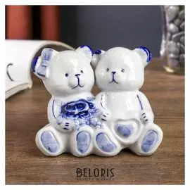Сувенир "Медвежата с букетом и сердцем" синяя роспись 10х11х6 см