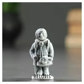 Сувенир "Охотник с копьем и топором маленький" 6см