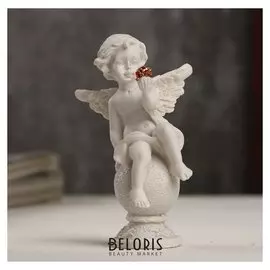 Сувенир полистоун "Белоснежный ангел на шаре с красным кристаллом" 8,2х4,7х3,4 см
