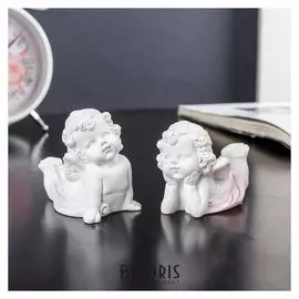 Сувенир полистоун "Белый ангел в цветном платье лежит" 6х7х4,5 см