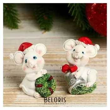 Сувенир полистоун "Белый мышик в новогоднем колпаке с подарками" 4,5х3х3 см