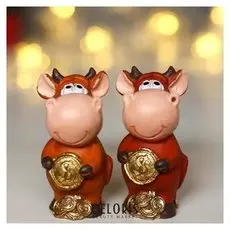 Сувенир полистоун "Бычок кроха с золотой монетой" 6,5х3,2х3,5 см