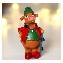 Сувенир полистоун "Бычок тинейджер со скейтом"