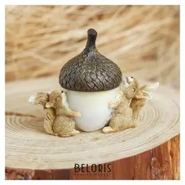 Сувенир полистоун "Два бельчонка с жёлудем"