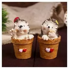 Сувенир полистоун "Ёжик в кашпо с божьей коровкой/цветами" 8х4,5х4,5 см