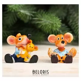 Сувенир полистоун "Крысик с крекером/мишкой" 3,2х4,3х2,7 см