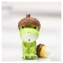 Сувенир полистоун миниатюра "Лягушонок в шапке из жёлудя" 4,5х2,5х3,5 см
