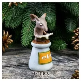 Сувенир полистоун миниатюра "Мышонок с книгой на бутылке молока" 9х4,3х4,3 см