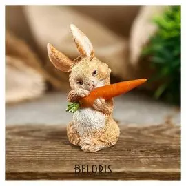 Сувенир полистоун миниатюра "Зайка с морковкой" 6,5х3,5х6 см
