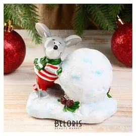 Сувенир полистоун "Мышонок в шарфике лепит снежный шар" 10х7х9,5 см