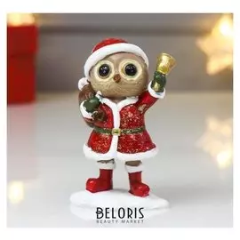 Сувенир полистоун "Совёнок в костюме деда мороза с колоколом" красный с зелёным 9х5,8х3,8 см