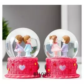 Сувенир полистоун водяной шар свет "Малыши на прогулке" D=6,5 см 9х6,8х6,8 см