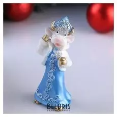 Свеча декоративная "Коровка- снегурочка", 7,5×6×14 см