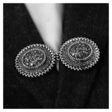 Зажим для кардигана "Овал" в рамке, цвет серый в чернёном серебре