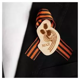 Значок деревянный с лентой "9 Мая" тюльпаны