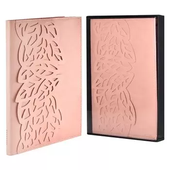 Ежедневник недат. А5+ 160л лин. "БУЙВОЛ ПЕПЕЛЬНО-РОЗОВЫЙ" мягк.переплёт, иск.кожа, аппликация из иск.кожи, ляссе, подар.карт.коробка с ПВХ-крышкой