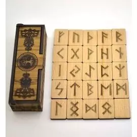 Шкатулка с набором скандинавских рун