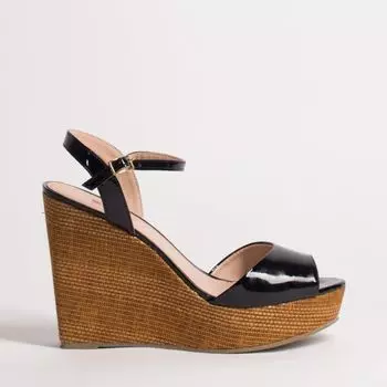 Черные лаковые босоножки Calipso