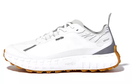 001 Трейловые кроссовки Norda