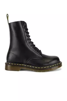 1490 Гладкие сапоги Dr. Martens, черный