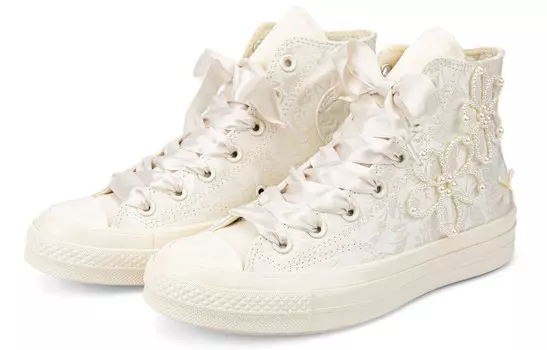 1970-е годы. Женские кеды с высоким берцем. Цвет: белый. Converse