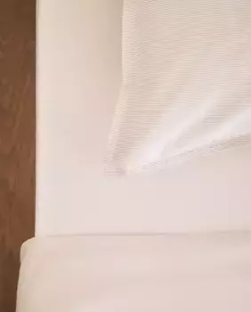 (200 нитей) простынь на подкладке из хлопкового перкаля Zara Home, розовый