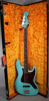 2022 Fender American Vintage II 1966 Jazz Bass Sea Foam Green Finish с OHSC Fender American II 1966 Jazz Bass Finish w/OHSC