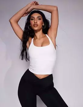 4505 Icon мягкий топ для йоги с внутренним бюстгальтером и регулируемыми бретелями белого цвета