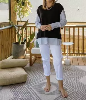 7 Жилет с V-образным вырезом черного цвета ELAN