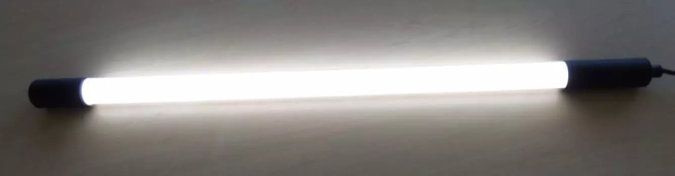 8855 LED Тонкий световой стержень 63см 30мм пластиковая трубка холодного белого цвета Xenon