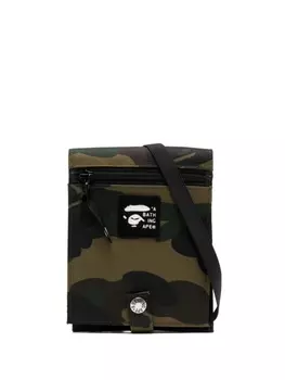 A BATHING APE сумка на плечо с камуфляжным принтом, зеленый