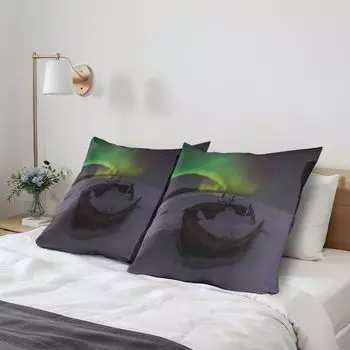 ABAKUHAUS Northern Lights Чехлы для подушки, комплект из 2 шт., Зимний пейзаж с деревянной лодкой Galaxy Cosmos, Чехол для подушки с декоративным принтом, 80 x 80 см, разноцветный