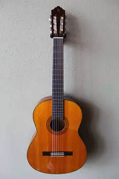 Абсолютно новая классическая гитара Yamaha CG142CH с нейлоновыми струнами и верхом из кедра с сумкой для переноски